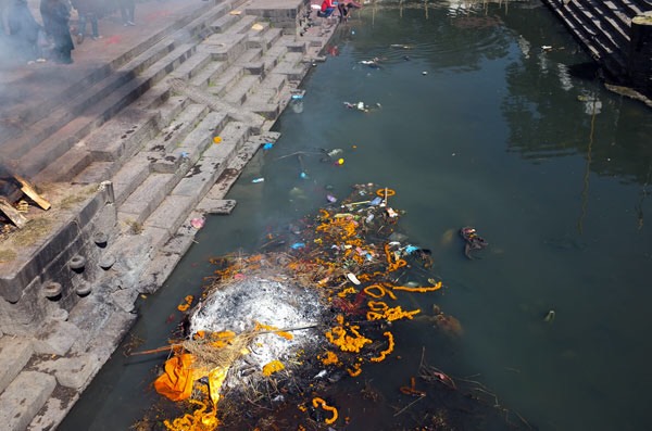 human ashes disposal in Ganga
