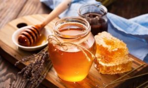 how to reduce skin pigmentation with turmuric with honey daily bees
